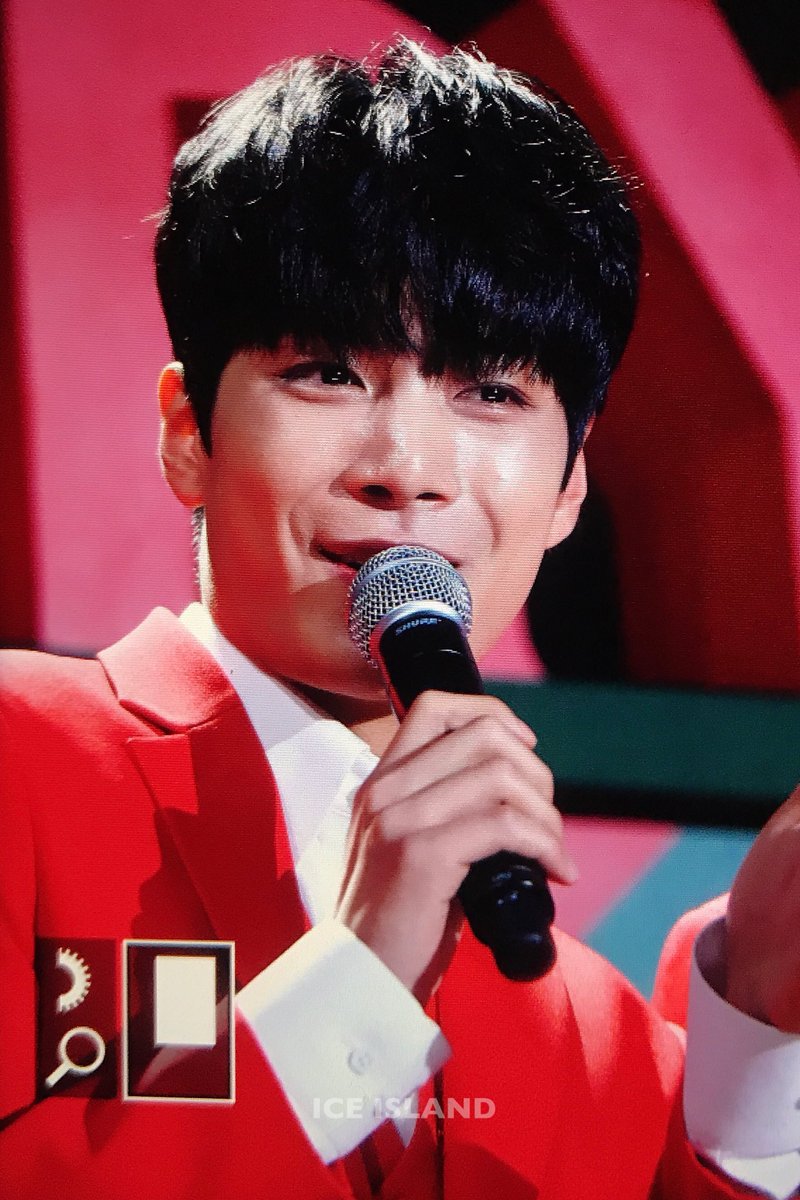 ICEISLANDJR's tweet photo. 171216 제주 미리 받는 크리스마스 선물같은 #NUEST_W #JR #김종현 https://t.co/gynxhKrX1l