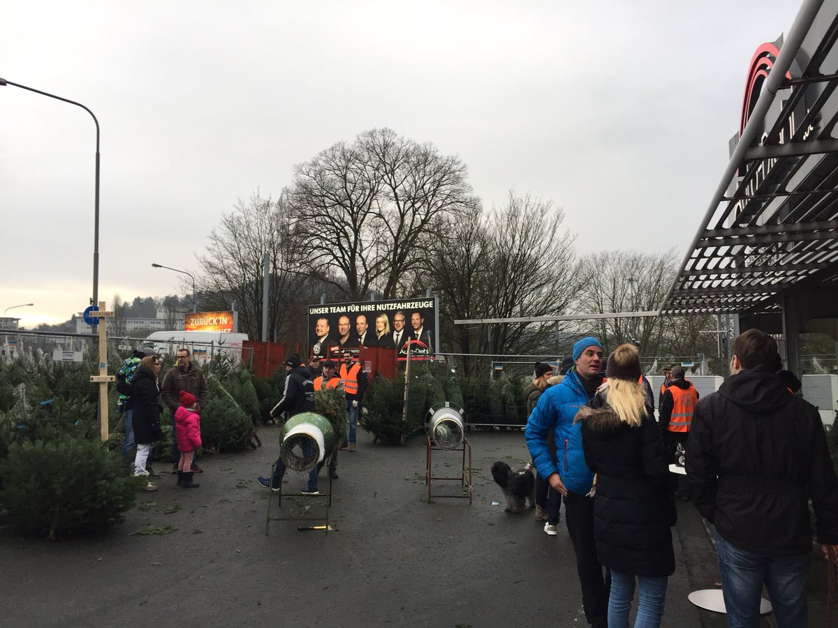 AGM_2018's tweet photo. Weihnachtsbaumverkauf läuft... wir freuen uns auf Euch! #weilWirdasmachen #agm2018 #hellofromRT Wetzlar https://t.co/yDNT7GTtwm