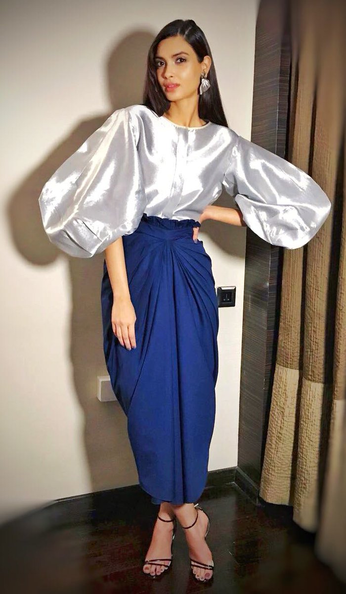 DianaPenty's tweet image. #AboutLastNight #MetallicVibes

@iamitaggarwal
Styling: #NidhiJacob
HMU: @kritika_gill