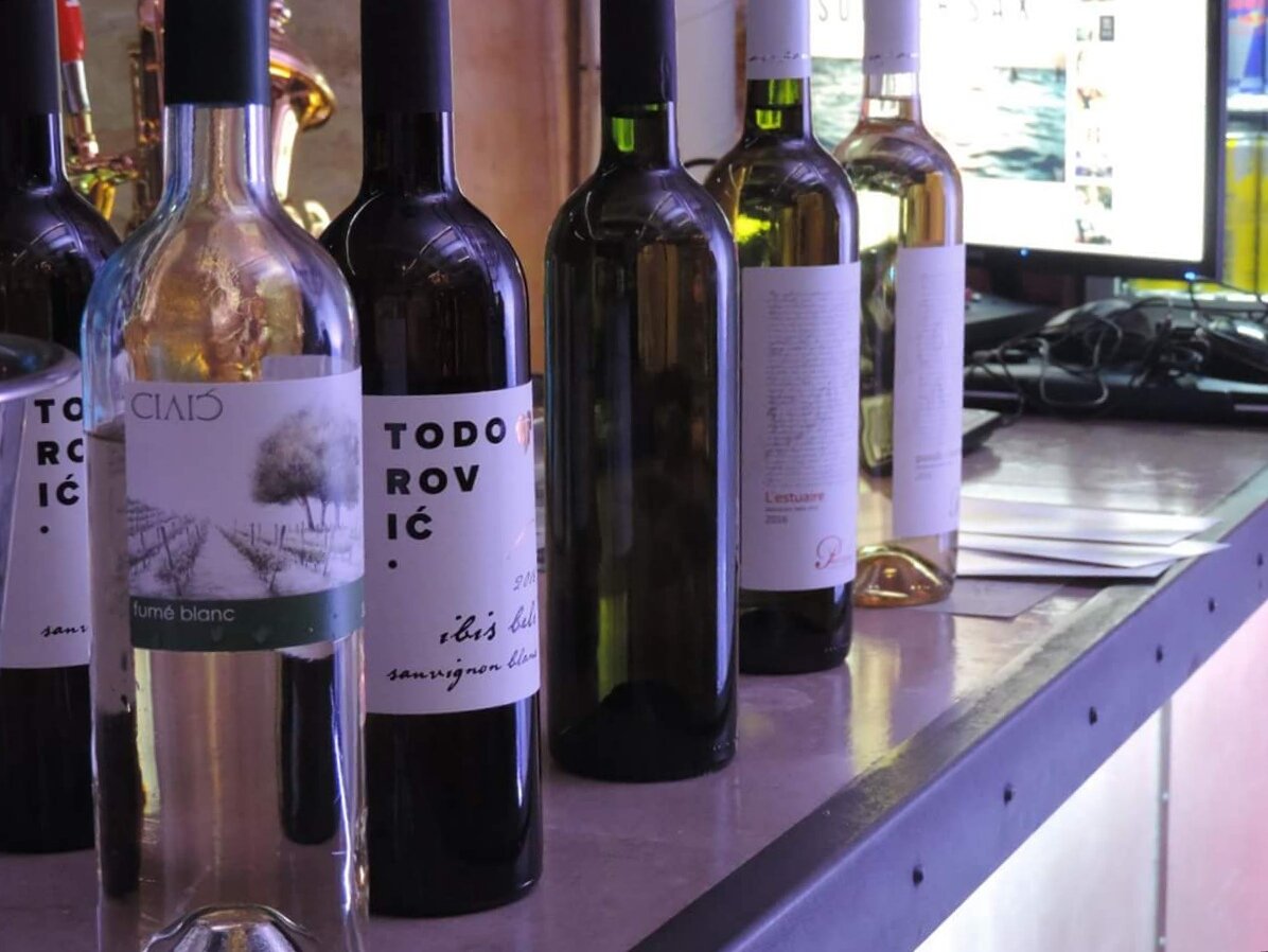 VINOIGRAD's tweet photo. #MondayWinening veče belih vina. https://t.co/9ZvBJeC04D