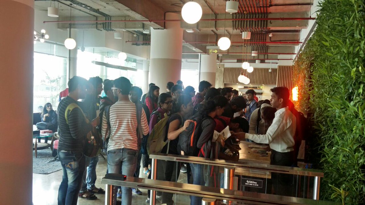 moneycontrolcom's tweet photo. The air is filled with vibes of disruption. Participants are pumped up to innovate. What are you waiting for? Come join us #moneycontrolHackabot #WeWorkBKC https://t.co/0qW04ZW9kU