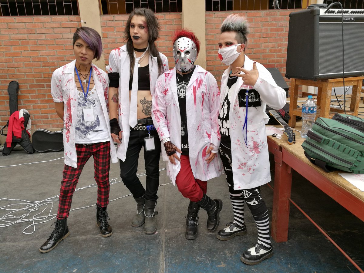 V_Crows's tweet photo. VCROWS in the #ZpmbieManual event :) #visualkei #visualkeiband #shockcore #boliviarock #visualkeiband https://t.co/PmQKJIl8TZ