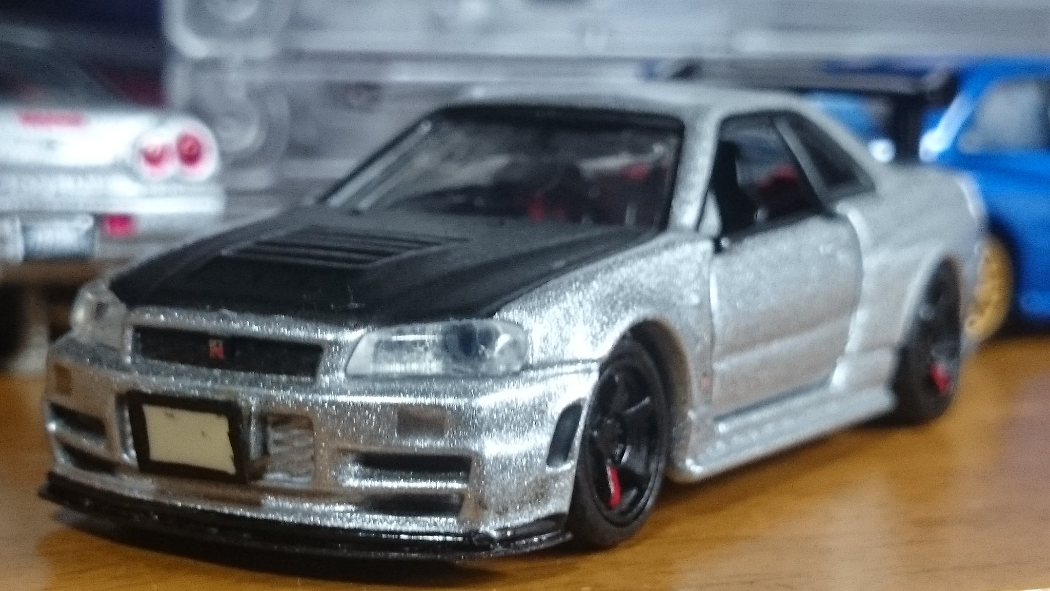 下手くそトミカ改造タックー Twitterissa とりあえずスカイラインgt R Z Tune改造終了しました 前回との変更点はウイングを大幅に大きくした点とマフラーを少し変更した点です 純正よりもカッコ良くなったと思います T Co 28rb3hhibb Twitter