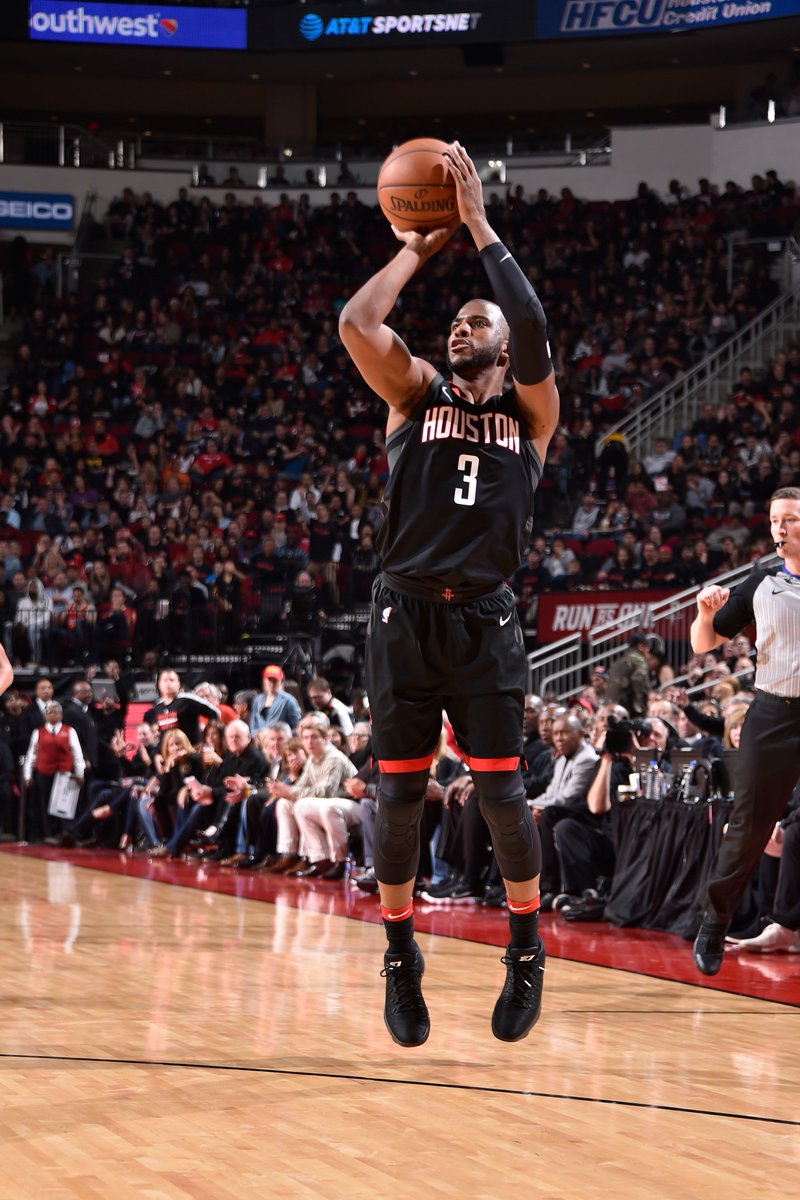 NBA's tweet photo. The @HoustonRockets defeat the @spurs 124-109.

The Rockets extend their winning streak to 12 games and improve to 13-0 when Chris Paul plays this season.

Chris Paul and James Harden each scored 28 PTS. https://t.co/CXFIFWwPK6