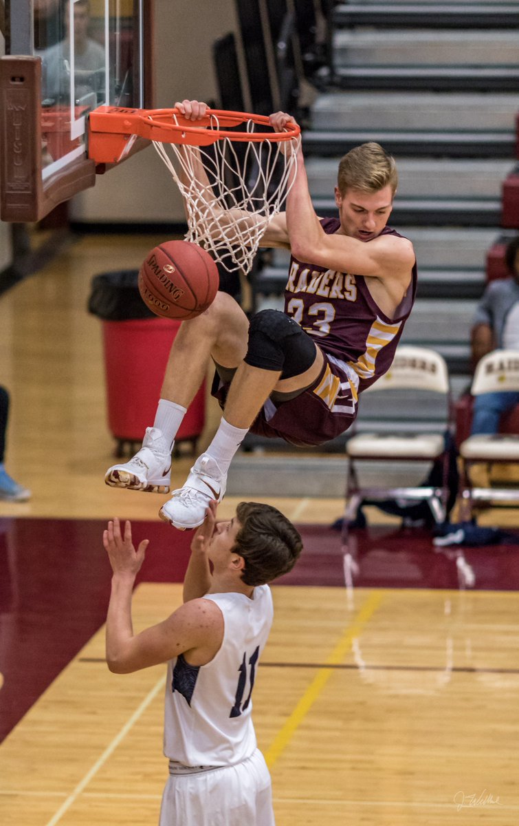JamesDWellbrock's tweet photo. Amazing Air by @mason_zick @NorthfieldHoops https://t.co/vWKlH5O3xf