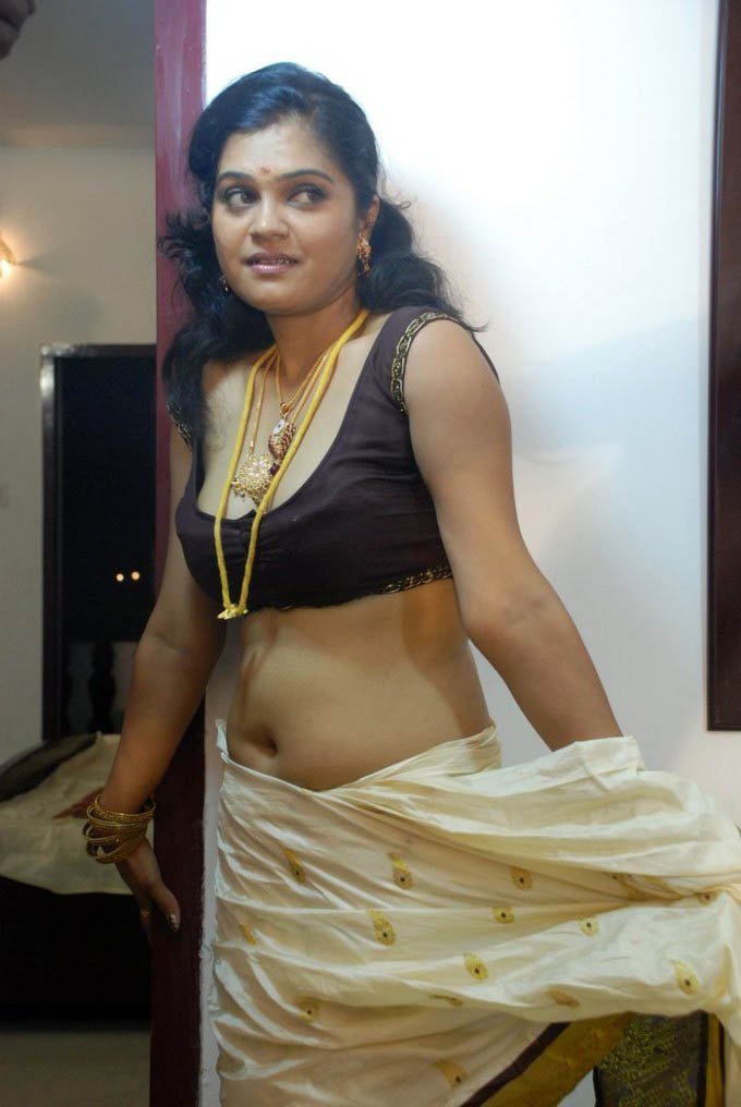 Вподобати. pic.twitter.com/fqULuGE9NO. #saree. #navel. 