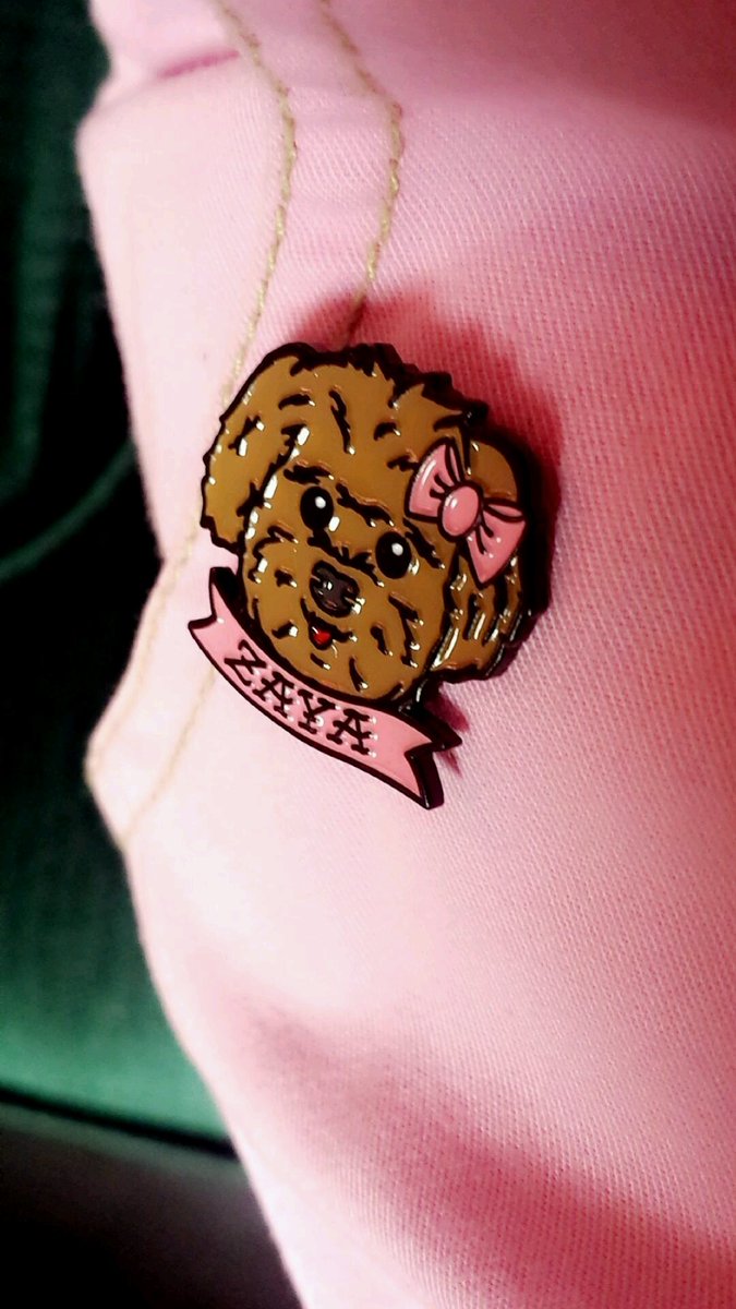 nvr2l84ahilite's tweet photo. When your zaya pin matches and looks perfect on your scrubs. My residents loved it 😂😍 @MannyMua733  #mannymerch #zaya https://t.co/PFMLOgUgw1