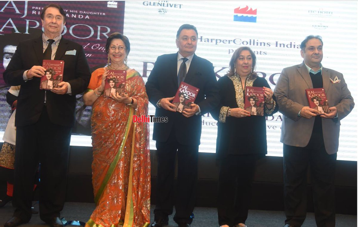 DelhiTimesTweet's tweet photo. It was India's biggest showman's birthday and it had to be a grand affair. The entire #RajKapoor clan was there, sharing anecdotes on how from China to Turkey, they are always recognized as 'Raj Kapoor's family' https://t.co/nl8SAeTRw4 #TheOneAndOnlyShowman @chintskap @SrBachchan https://t.co/bjJVmwGoG3