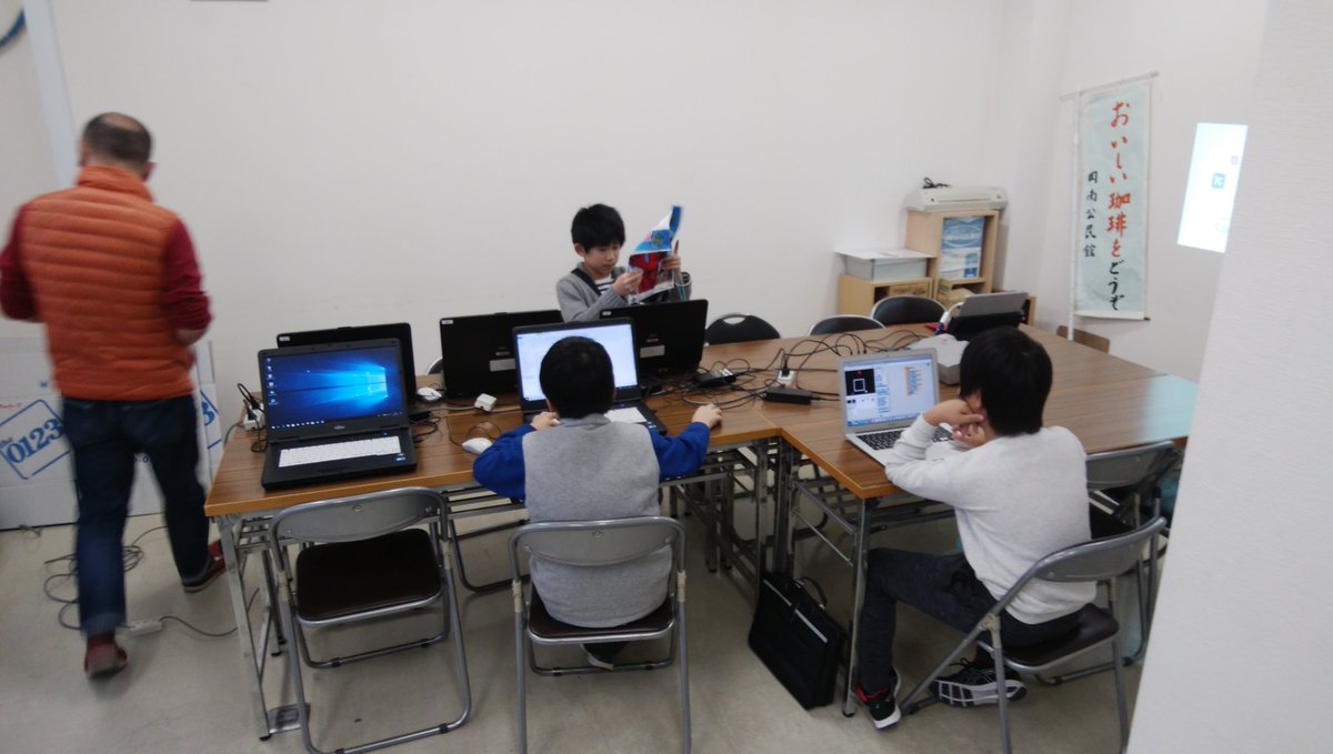 CoderDojoKonan_'s tweet image. 続々とやってきてます！
#coderdojo岡南