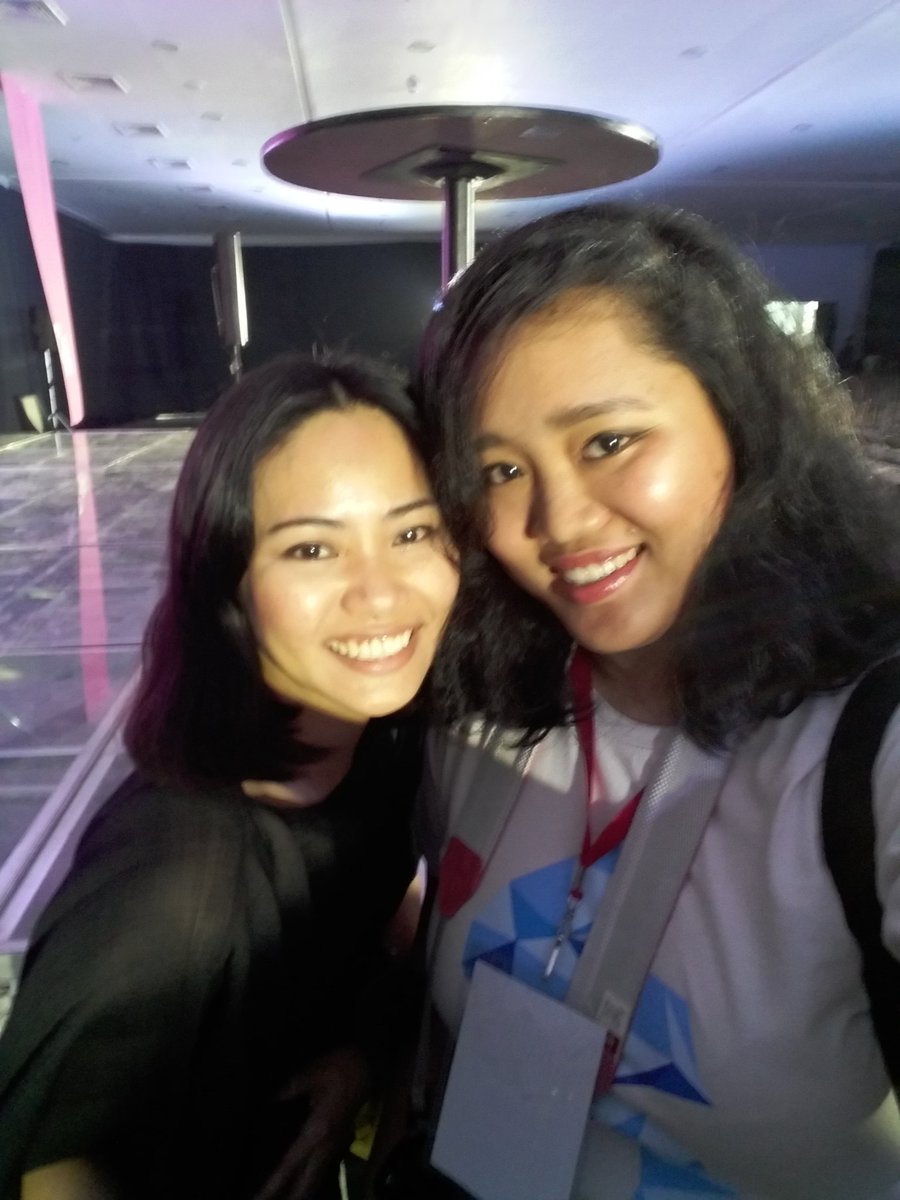 erineclair's tweet image. Got to talk to Matthew Encina for a bit about the Coldplay Ink MTV that they did and about games wah 💖 also I got to talk to Lucinda Law. I was inspired by her story ❤ I wanna paint moreeee #CreativeAnarchy #S6atIloilo