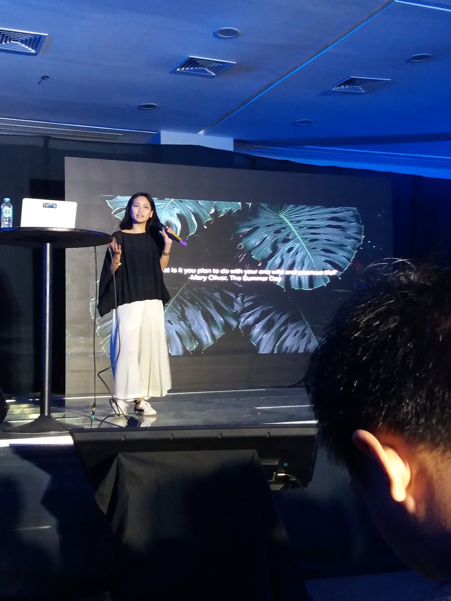 erineclair's tweet image. Got to talk to Matthew Encina for a bit about the Coldplay Ink MTV that they did and about games wah 💖 also I got to talk to Lucinda Law. I was inspired by her story ❤ I wanna paint moreeee #CreativeAnarchy #S6atIloilo