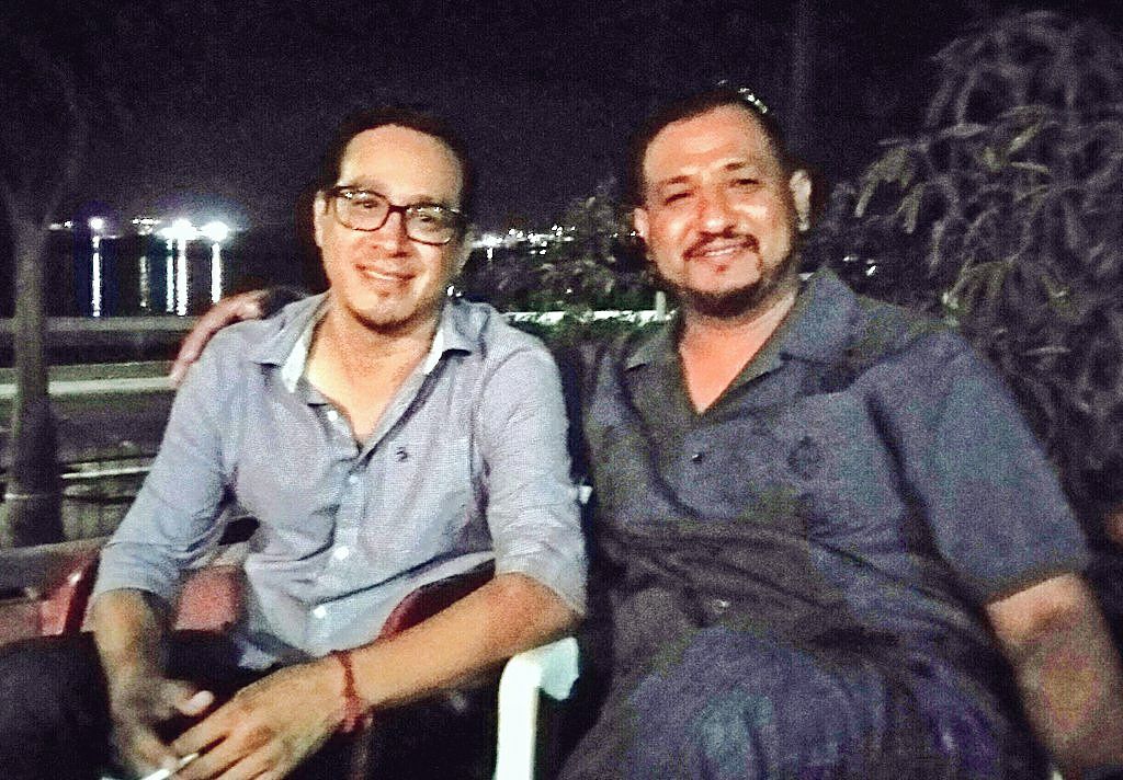 mikeleyva75's tweet photo. Gracias compadre @jerchsoto por la amistad de muchos años que gracias a Dios nos ha llevado a encontrarnos y compartir sueños y proyectos. Bienvenido a #PescaditoNews como subdirector.
#News&Design #DreamsComeTrue #NadaPescadito #ColoursDesign https://t.co/3KYO1jpTdJ