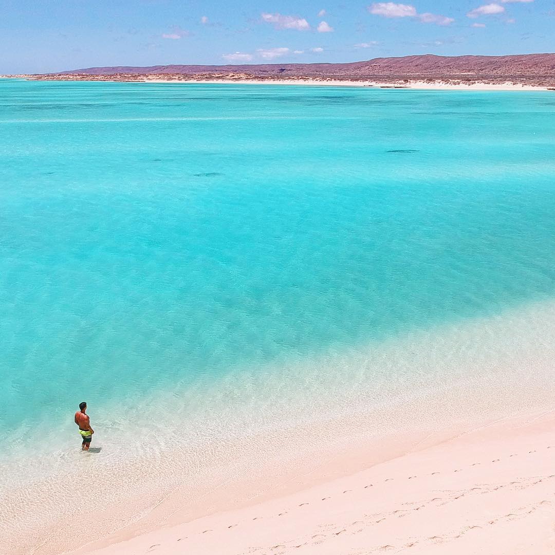 Time for a spontaneous trip to Turquoise Bay? We think so! After all, it is consistently voted amongst the top beaches in Australia Pic: perazzooo/IG #justanotherdayinWA
