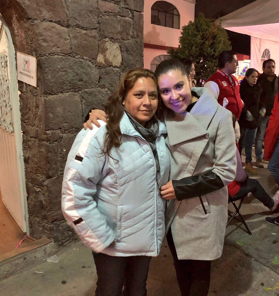 JessicaMorenoE's tweet photo. Esta noche disfrutamos de una posada, llena de diversión y alegria en compañía de la militancia y amig@s metepequenses. #PRIMetepec #MJComprometidas 🙋🏻‍♀️🎁✨🎄 @PRIMetepecOf17 @h75orpiz @noramalagon @PRI_EDOMEX https://t.co/bNlAalcKWc