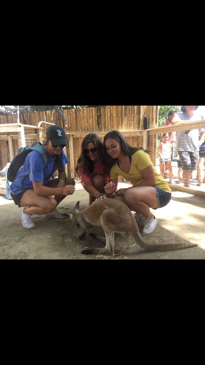 LaurylStegall's tweet photo. Missing my girls and BAMA😕🤷🏽‍♀️ Summer wya? https://t.co/gGVTXvufcY