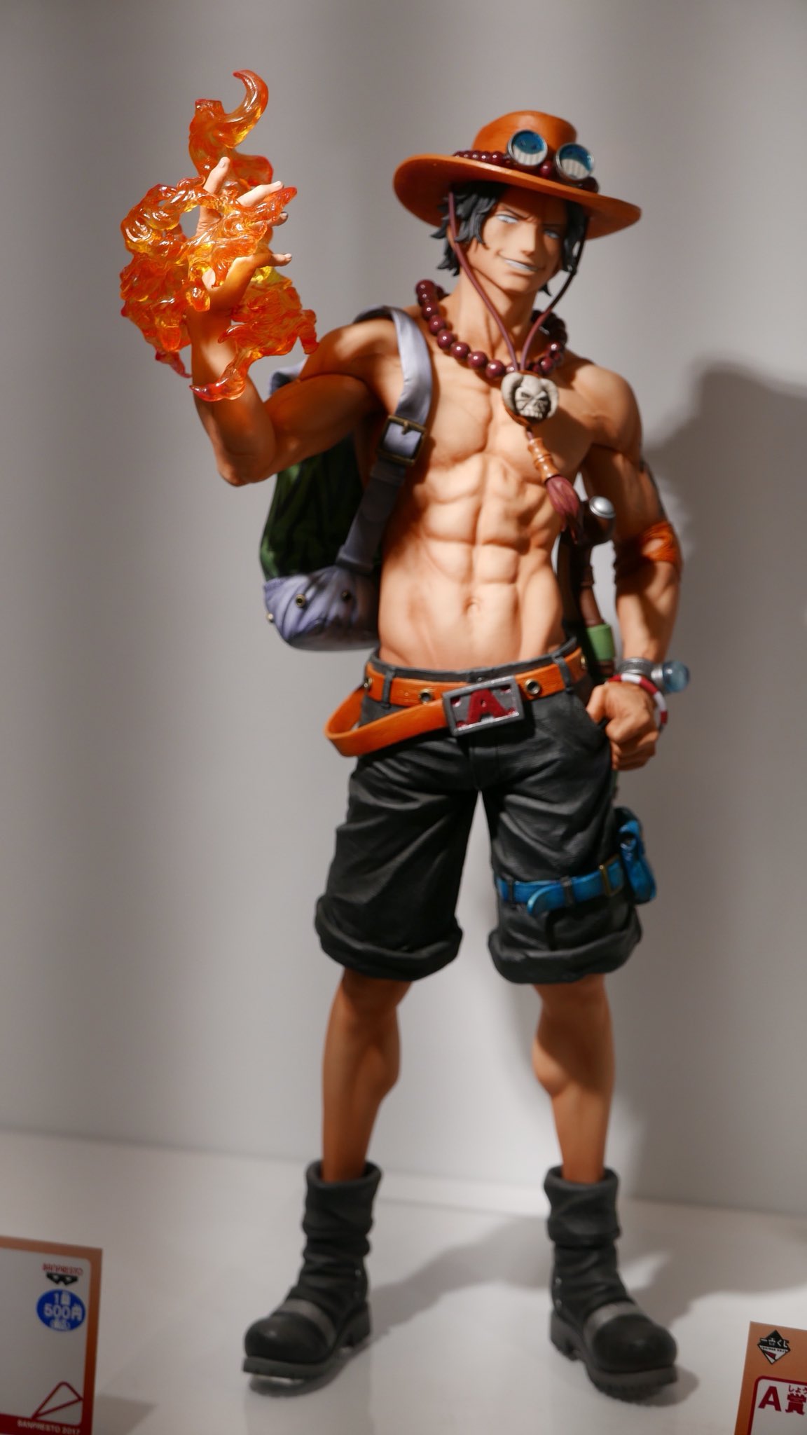 One Pieceスタッフ 公式 バンプレストブースでは他にも 発売中のth一番くじに 特大チョッパーぬいぐるみ 来年４月発売のエースも このエース結構大きいよ