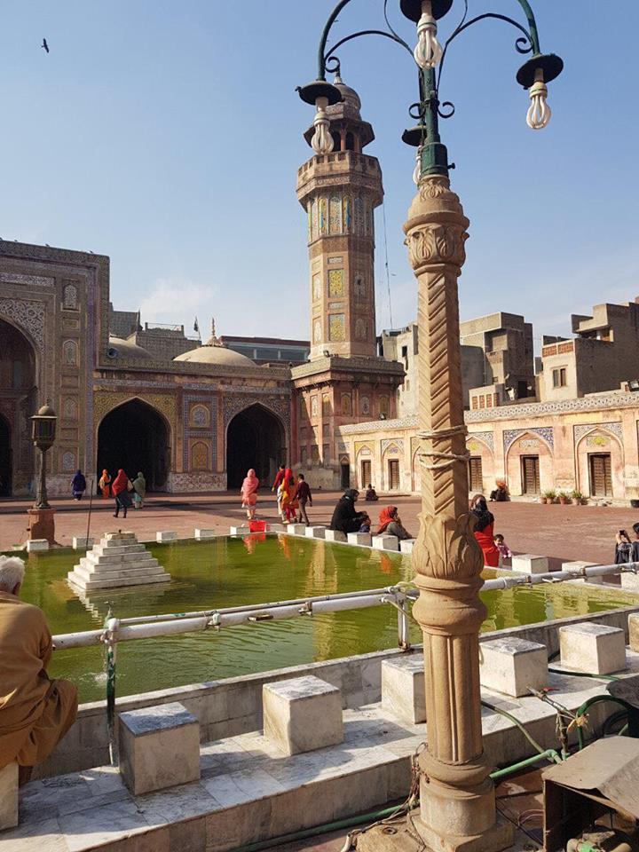 locallylahore's tweet photo. Masjid Wazir Khan Walled city Lahore.
#wazirkhanmosque #Lahore #LocallyLahore https://t.co/HXfNZ8xctQ