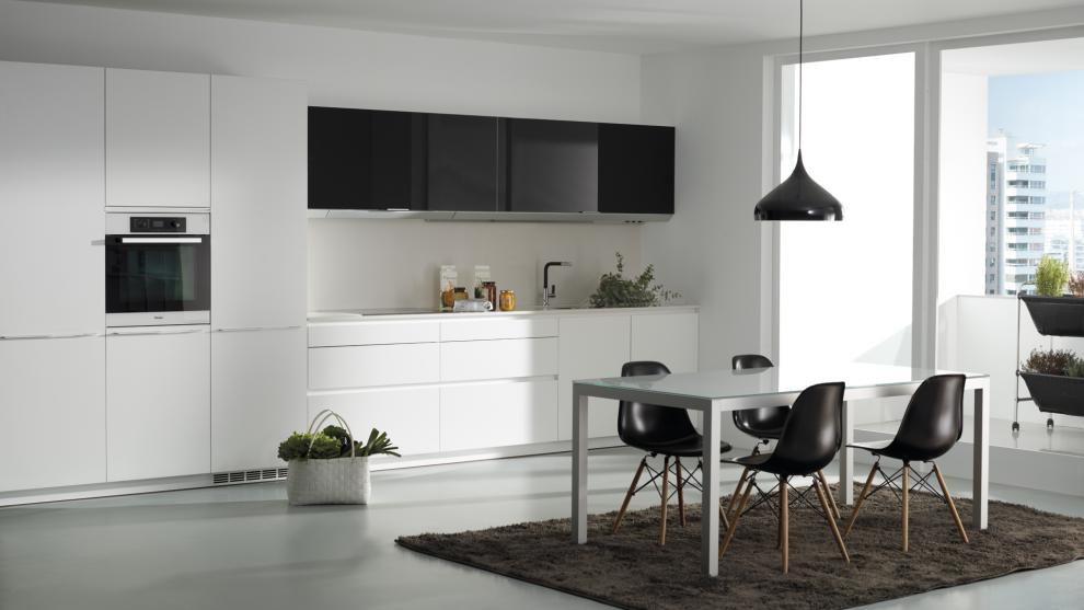 kits_interior's tweet photo. Minimalista, la cuina model LINE-E de Santos, utilitza un perfil de gola continua, que permet la obertura des de qualsevol punt i aconsegueix gran netedat visual.
#Kitscuines #santos #Line-E #sensetiradors #minimaldesign https://t.co/o0y1TGmt9t