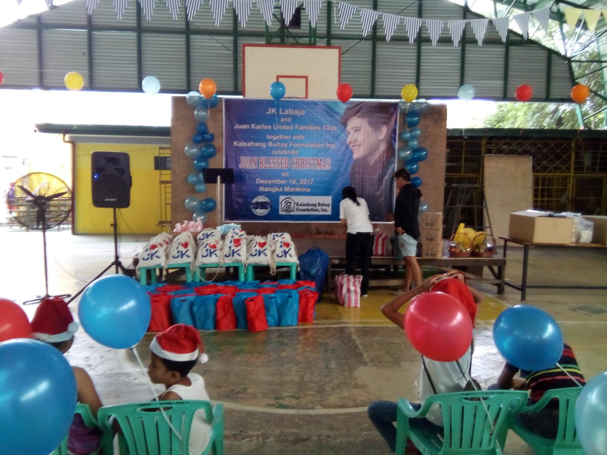 dreampamore's tweet photo. When you're in an important event
But you have to tweet
keri yan for JK Labajo 
For the love!

#IMpikon https://t.co/KSt7XV8xtU