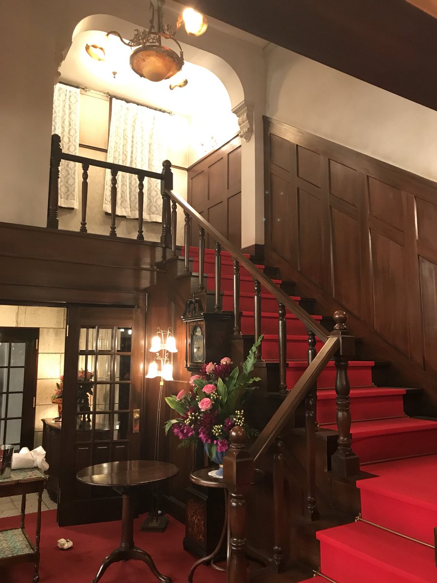 momikesi_ntv's tweet photo. お天気に恵まれ撮影快調😀
セット撮影に入っております
こちらはセレブな北沢家の
セット🎬
ゴージャス⭐️🐥 https://t.co/deYGTfgXtQ