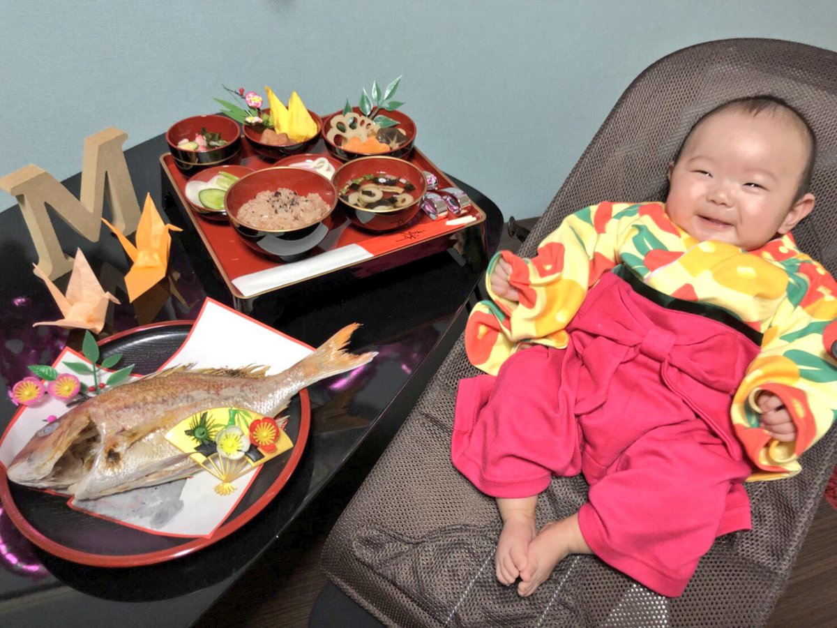 kaiiiii011's tweet photo. 今週はお食い初め＆100日＆早いけど正月？の撮影会📷✨
ほとんどりなが準備してとった笑
最後の写真の貫禄が申し分ないですね。笑 https://t.co/DgYnvNIFC5