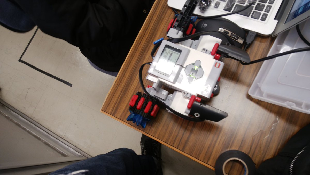 CoderDojoKonan_'s tweet image. ロボット組です！！
#coderdojo岡南
#coderdojo