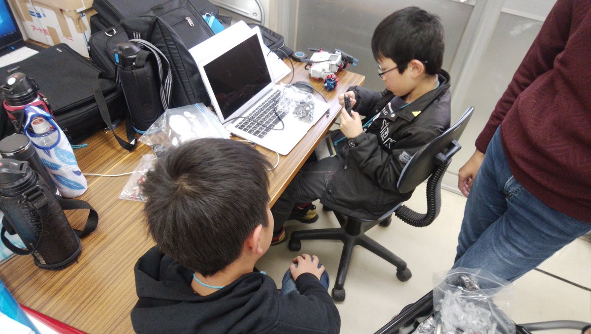 CoderDojoKonan_'s tweet image. ロボット組です！！
#coderdojo岡南
#coderdojo