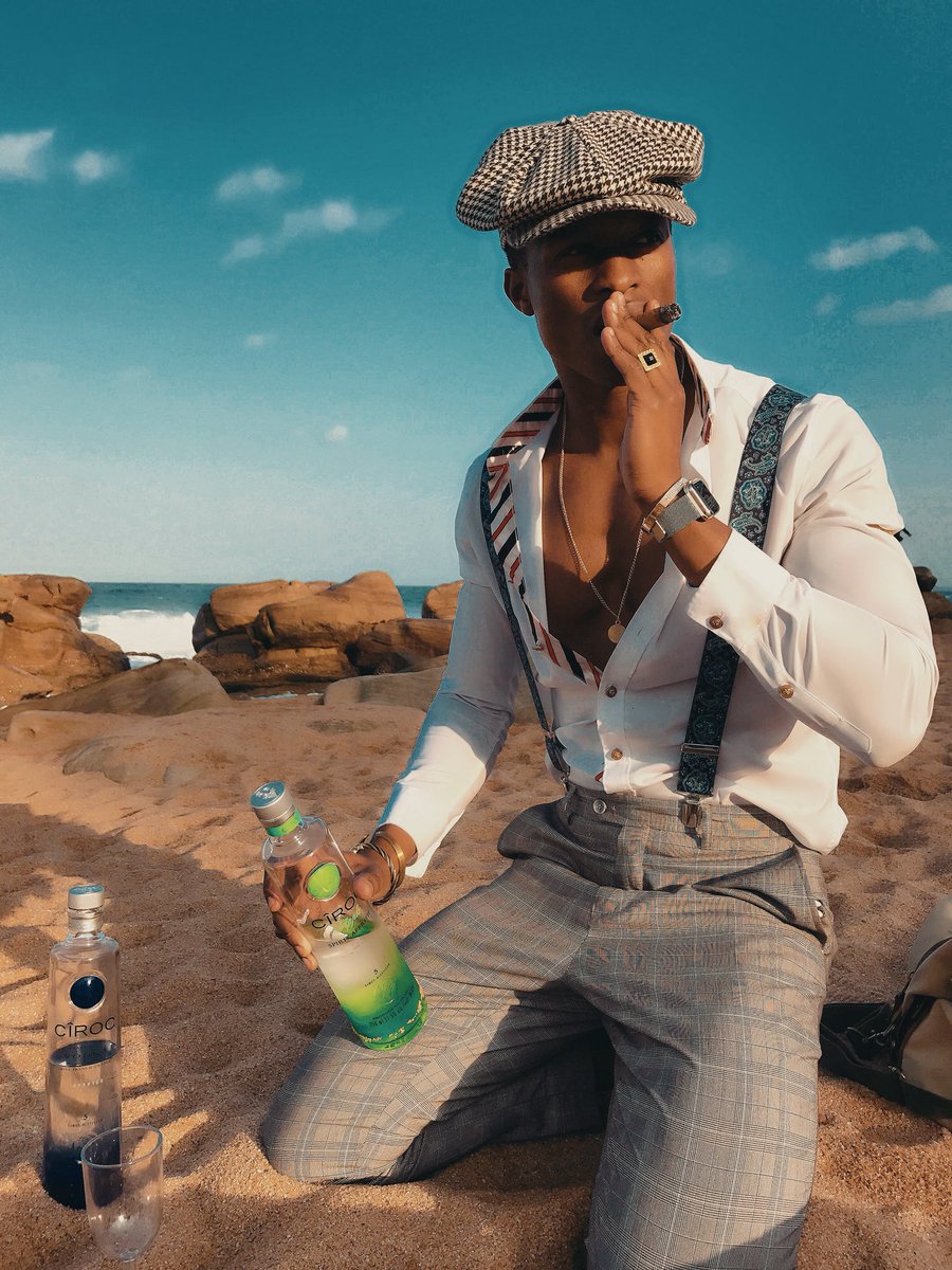 styleby_nk's tweet photo. The Whole TIME💦🔵💚@CirocVodka_SA | @Ciroc #theDandyway #stylebynk #lifestyle https://t.co/HcvDP00xGL