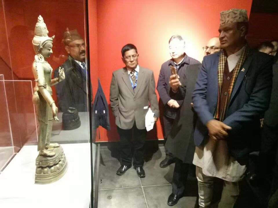 om2200xv's tweet photo. ‘बुद्धको जन्मथलो—नेपाल राष्ट्रिय संग्रहालयका सिर्जनाको प्रदर्शनी’ डिसेम्बर १५ तारिखदेखि छङतुमा शुरू। ३ महिने प्रदर्शनीमा नेपालको राष्ट्रिय संग्रहालयका ३० वटा मूल्यवान पुरातात्विक मूर्तिहरू पहिलोपटक विदेशी भूमिमा प्रदर्शित। 
“来自释迦牟尼佛的故乡——尼泊尔国家博物馆馆藏珍品中国首展 https://t.co/hV0MsJ5qrE