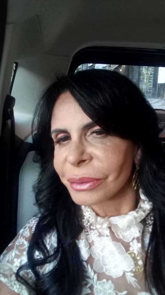 GretchenCantora's tweet photo. O q importa é que eu me amo. Me acho maravilhosa e adorei a MICROPIGMENTAÇÃO. Será que deu pra entender?!!! https://t.co/oeHUdhzHkF