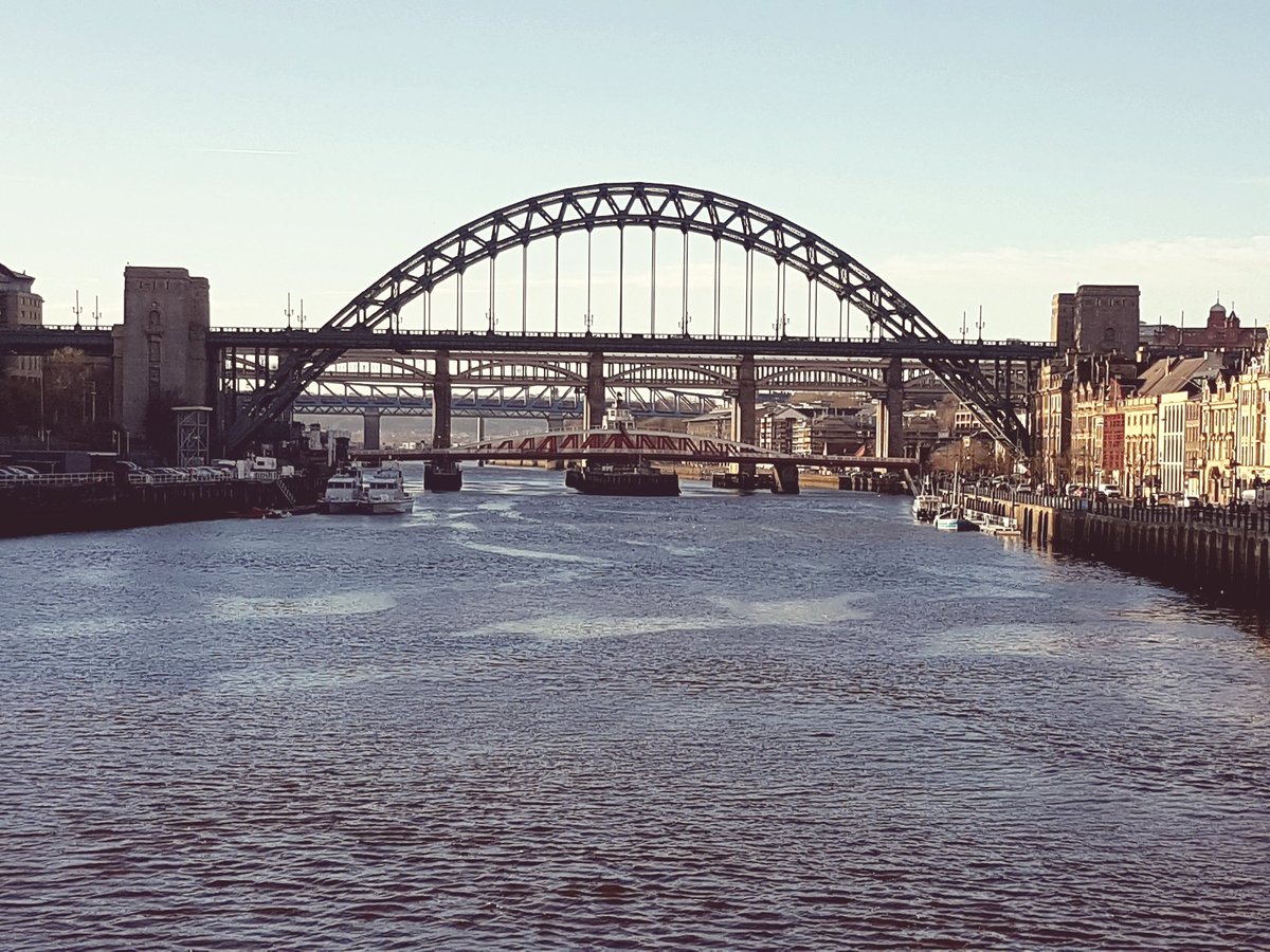 HMSExample's tweet photo. Fantastic to see HMS EXAMPLE  featuring on a jigsaw puzzle, alongside the iconic bridges of the #Tyne. Definitely on the Commanding Officers Christmas list this year! @keithopie @CdrMarkHammon #TyneBridges #NorthEastIcons #1PBS https://t.co/tli0Wj9gVO