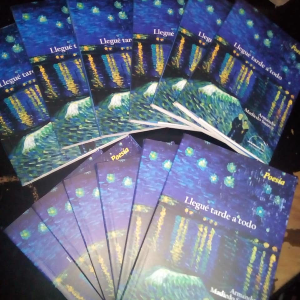 Ya salió mi #putopoemario ojalá tenga más éxito que la poesía de <a href="/RoyBarreras/">Roy Barreras</a> y que #miputolibro de <a href="/DanielSamperO/">Daniel Samper Ospina</a> #LleguéTardeATodo