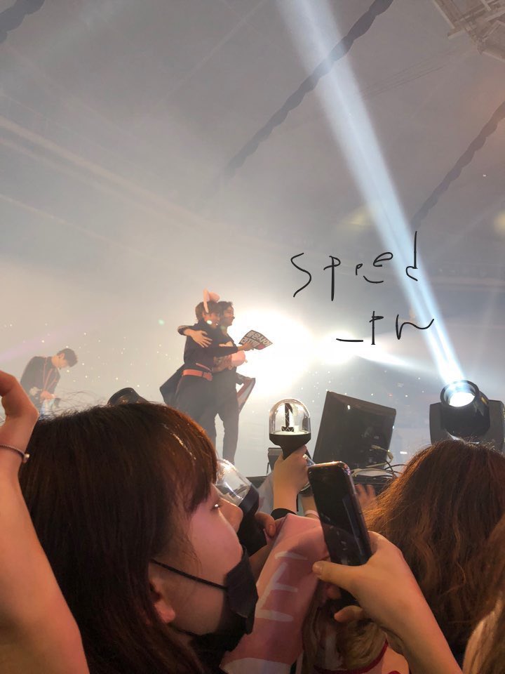 PWshield's tweet photo. 아~ 라지팀 안싸우고 친하다고~? 그쵸 ���은 사이죠~~~~ 어깨동무도 할 수 있고 그런거져~~ https://t.co/esnnjW0aLI