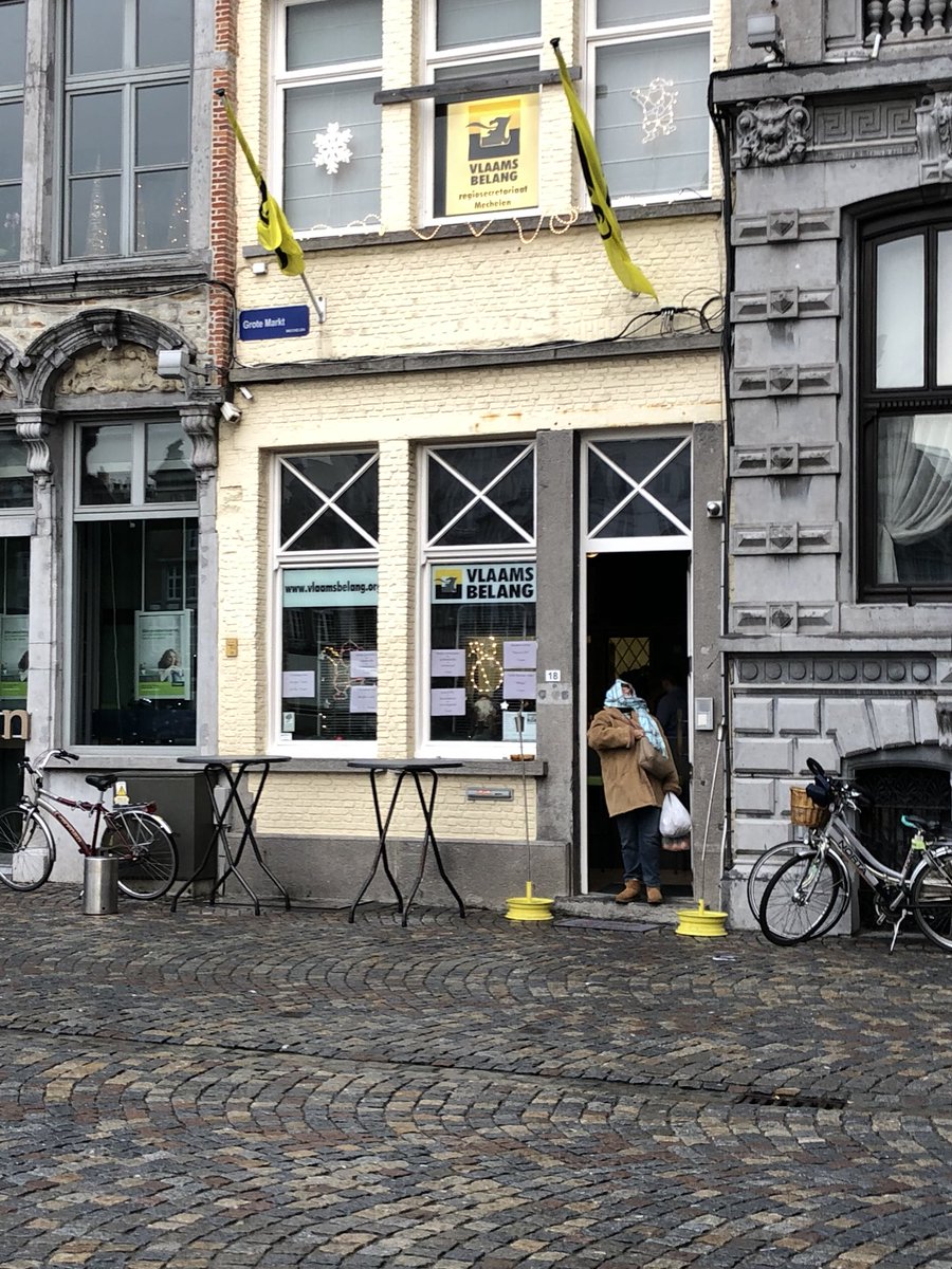 TijsMichiels's tweet photo. En ik maar denken dat jullie tegen de hoofddoek zijn 😂 #vlaamsbelang #mechelen @tomvangrieken @vlaamsbelang https://t.co/q9Lv1MNlNs