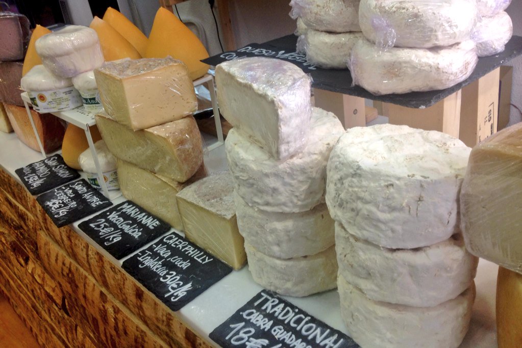 #tiendaelescorial <a href="/LACABEZUELA/">QUESOSLACABEZUELA</a> está el queso listo para salir a sus casas de destino.