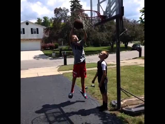 SomTeamENT's tweet photo. FunnyVines (Funny basketball Vine) Has been published on Funny Vines - https://t.co/Ii0tAPXtCK https://t.co/qCPHrK6D0Z