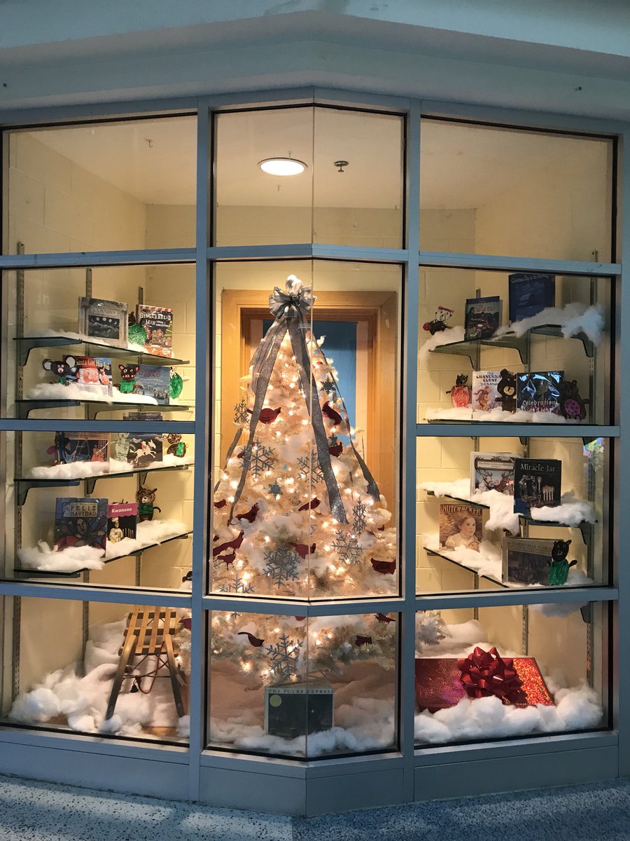 What a beautiful Winter Wonderland display <a href="/apscspr/">Carlin Springs Elementary School</a> ❄️