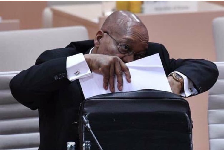 EFFexplained's tweet photo. President Jacob Zuma pulled an Asante Sana. 😂😂 #FeesMustFall #feescommission. GoodNight😂😂 @ali_naka https://t.co/aAIDJ3u9Eo