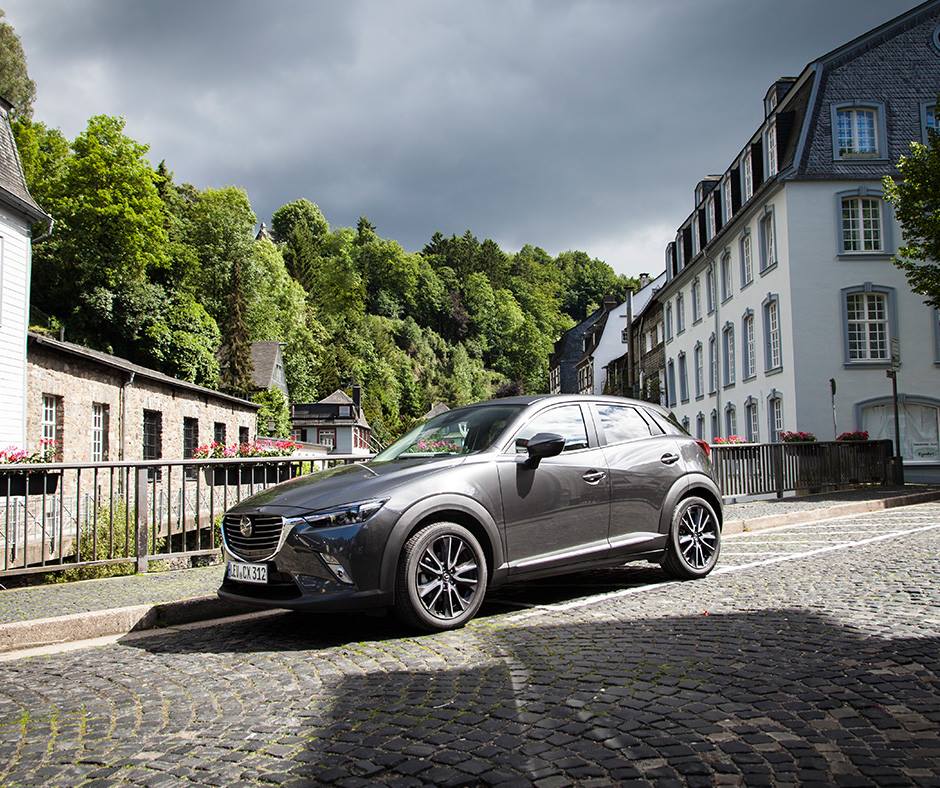wessexgarages's tweet photo. @Mazda_UK said 'We'd ask 'who wore it better?' but that wouldn't be fair on the sky. #CX3 #MachineGrey' https://t.co/8agExKVhA6