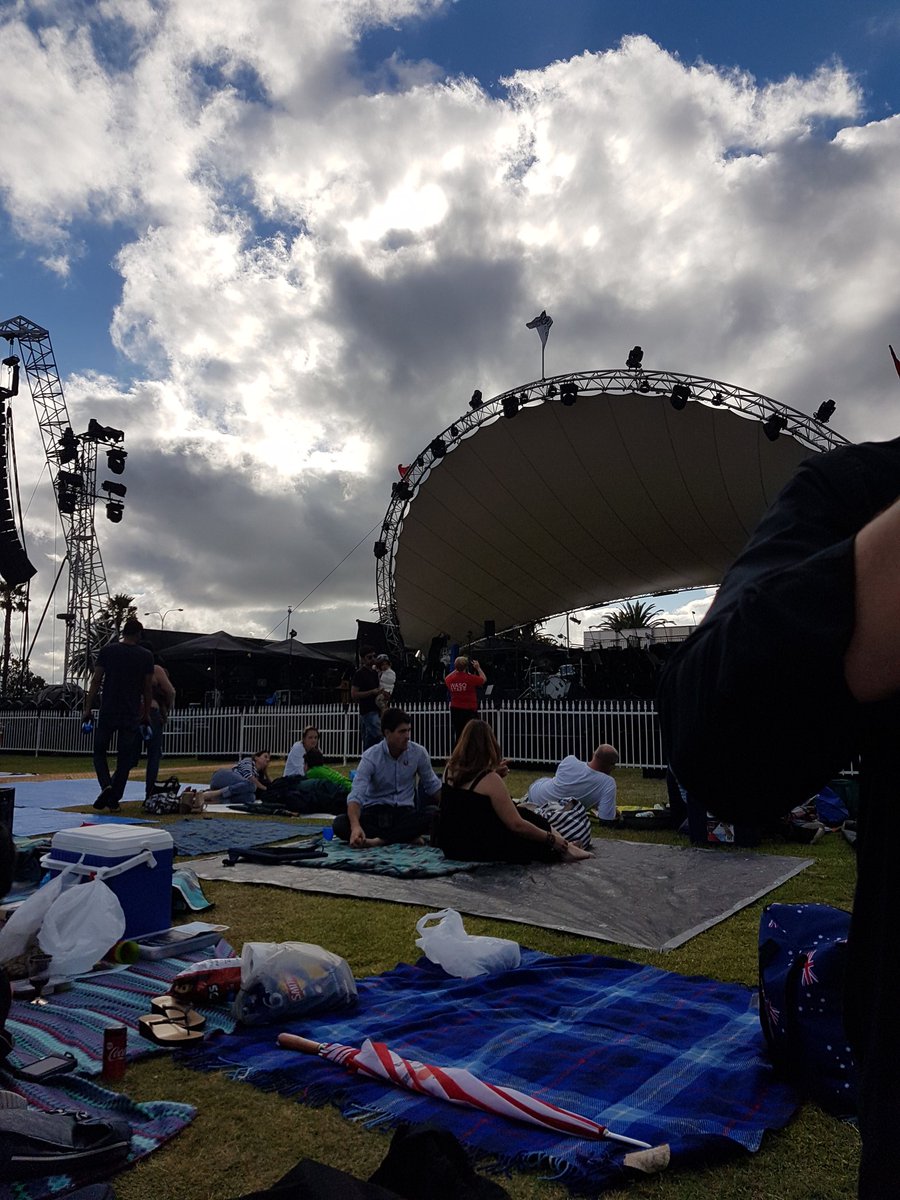 LadyJaneSher's tweet photo. Glass of wine while we wait for #symphonyinthecity #waso #wasositc2017 #orchestra https://t.co/SOav5moPTT