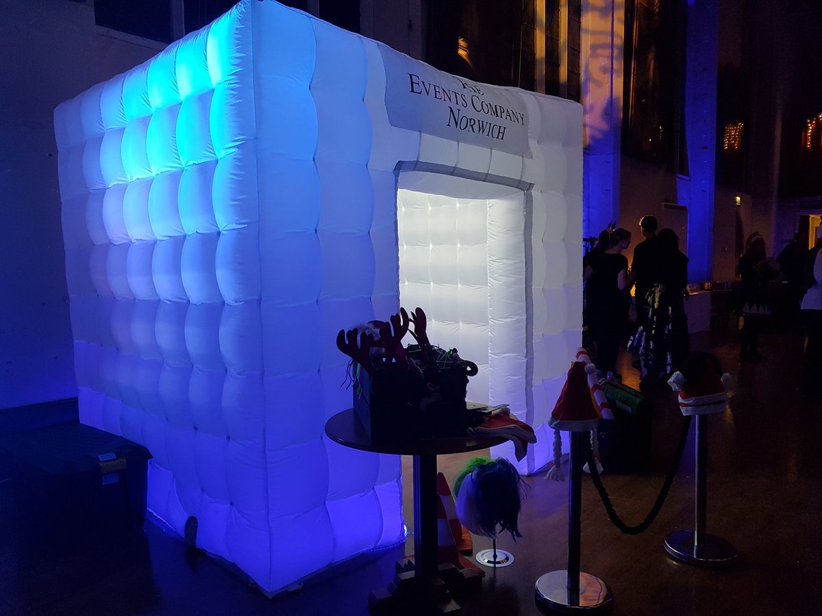 Say hello to our new inflatable booth! It had it's premier at the Naked Wines Christmas party last night 😍🎉🎄🎅🍿
