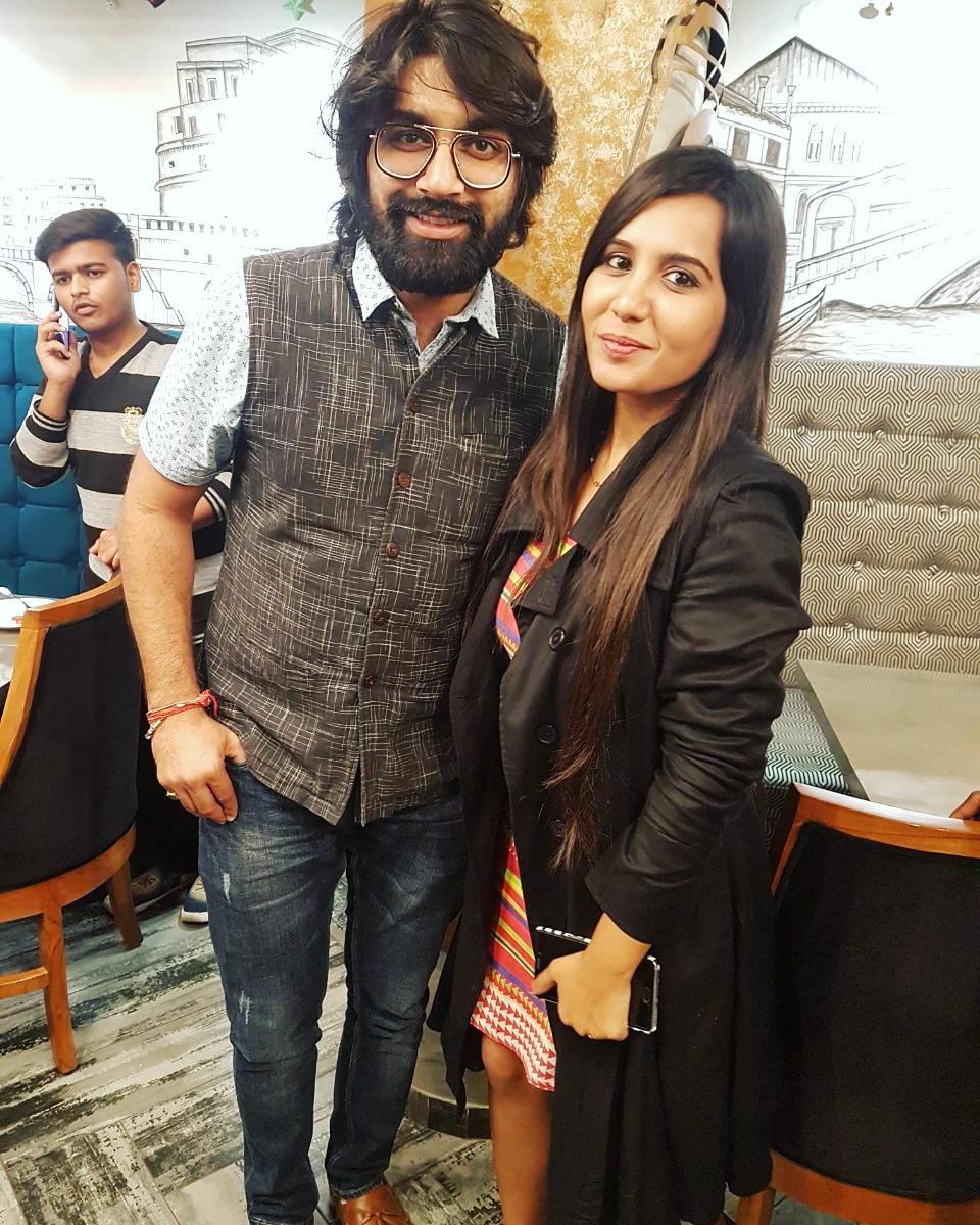 bhoomivalecha's tweet photo. Such a wonderful evening yesterday with @MalharThakar talking about his new production house #TicketWindowEnterrtainment and his future projects at @CafeDeItaliano.
Thank you #jugaad for having me there @paavanshukla.
#malharthakar https://t.co/2Ng4AGHsG1