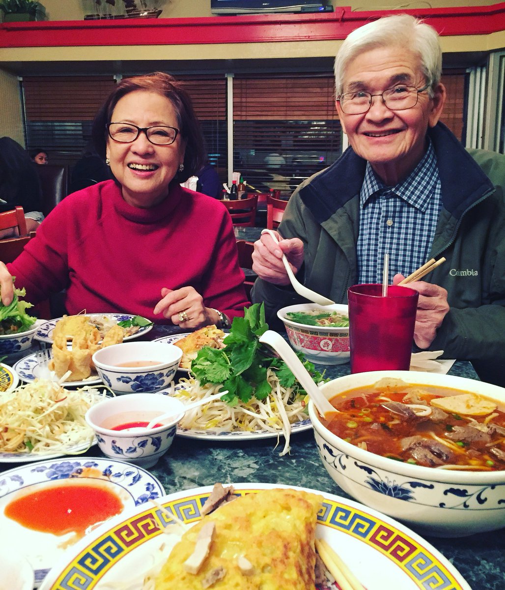 TonyVinh's tweet photo. โHoly fucking shitballs! Look at all this food!โ โ Mom ๐๐๐ป๐ณ
#wenevergohungry #dinnerfor8 #familydinner #vietnamesefood #bunbohue #banhxeo #kansascity #instafood #delicious https://t.co/SiLlyk3KA7
