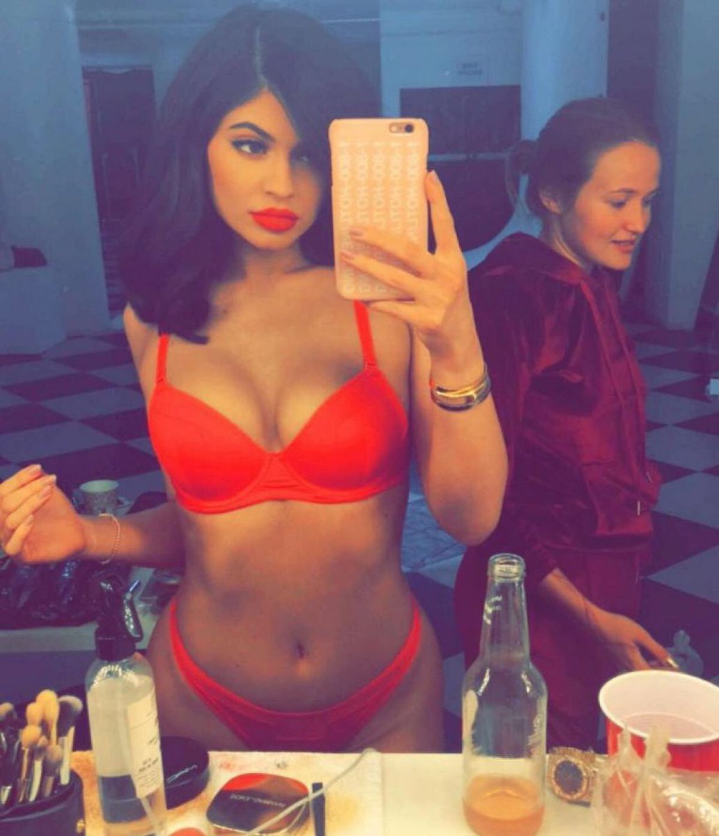 BarbieADark's tweet photo. red lips, red underwear, red fire🍒 https://t.co/XphaMIIZW5