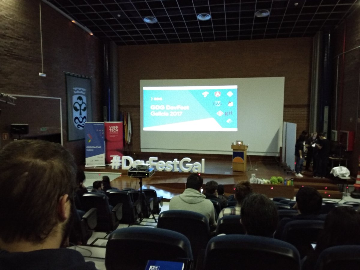 #devfestgal esto ha empezado!! 🤓
