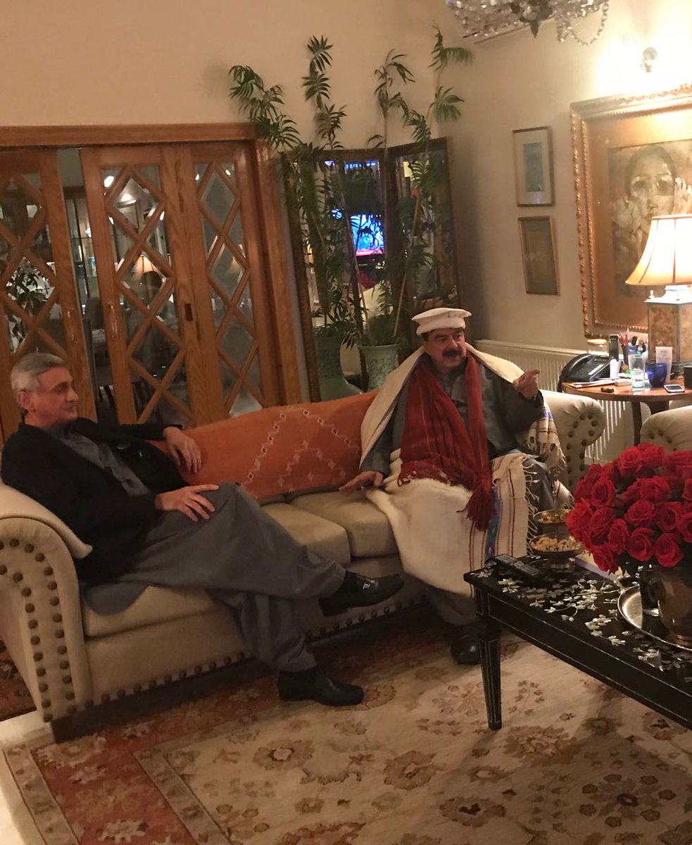 ShkhRasheed's tweet photo. جہانگیر خان ترین نے آج ایک مثال قائم کی ہے. آئین میں  نااہل شخص کے عہدہ رکھنے پر کو ئی قدغن نہ ہونے کے باوجود آج جہانگیر ترین نے استعفی دے کر ثابت کیا ہے کہ گیدڑ اور لیڈر میں بہت  فرق ہوتا  ہے.  #IamJKT https://t.co/U9TCKZzchO