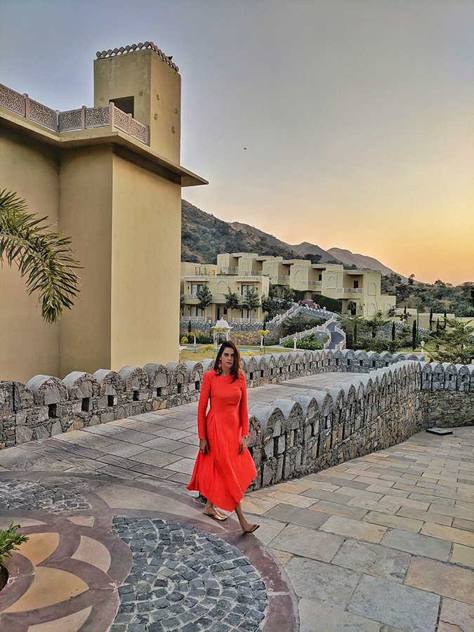 akanksharedhu's tweet photo. #RedhuTravels
Neon stomping on the grounds of the stunning Ramada Resort Kumbhalgarh during sunset.
More on https://t.co/1CewOsRaWq
With @WyndhamRewards
Dress: @hmindia
#SampleTheWorld #YouveEarnedThis https://t.co/NybfEsuH1p