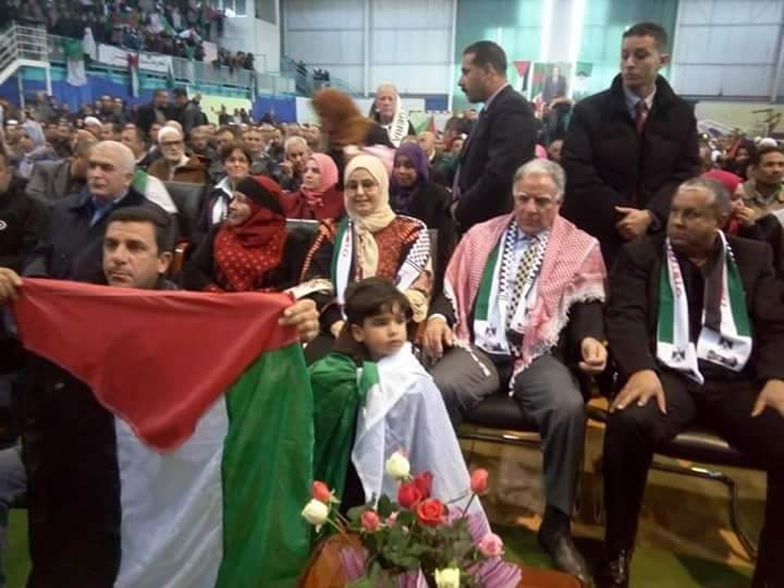 chirazzouid's tweet photo. والي ولاية #تيبازة #موسى_غلاي يشارك بالوقفة الاحتجاجية رفقة زوجة #السفير_الفلسطيني #القدس_عاصمة_فلسطين_الأبدية #القدس_عاصمتنا #فلسطين_عربية_من_النهر_للبحر #فلسطين_الحبيبة_ستتحرر #الجزائر #فلسطين https://t.co/h5wa4vaVKI