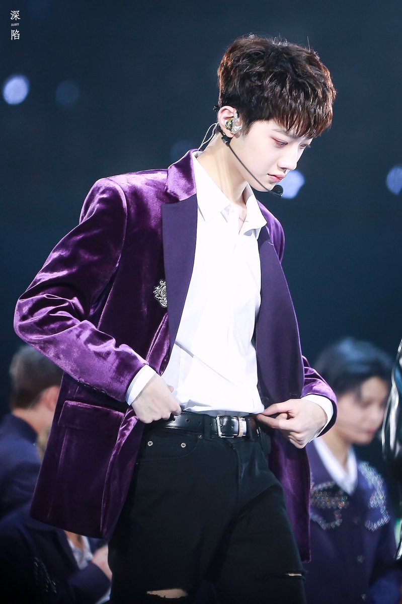justforwanna1's tweet photo. [HQ] 171216 Lai Guanlin
Cr. Stuck in light
#워너원 #라이관린 #laiguanlin #LAIKUANLIN #WANNAONE #WANNAONEPremierfancon 
#赖冠霖 https://t.co/WaFYhgBjEg
