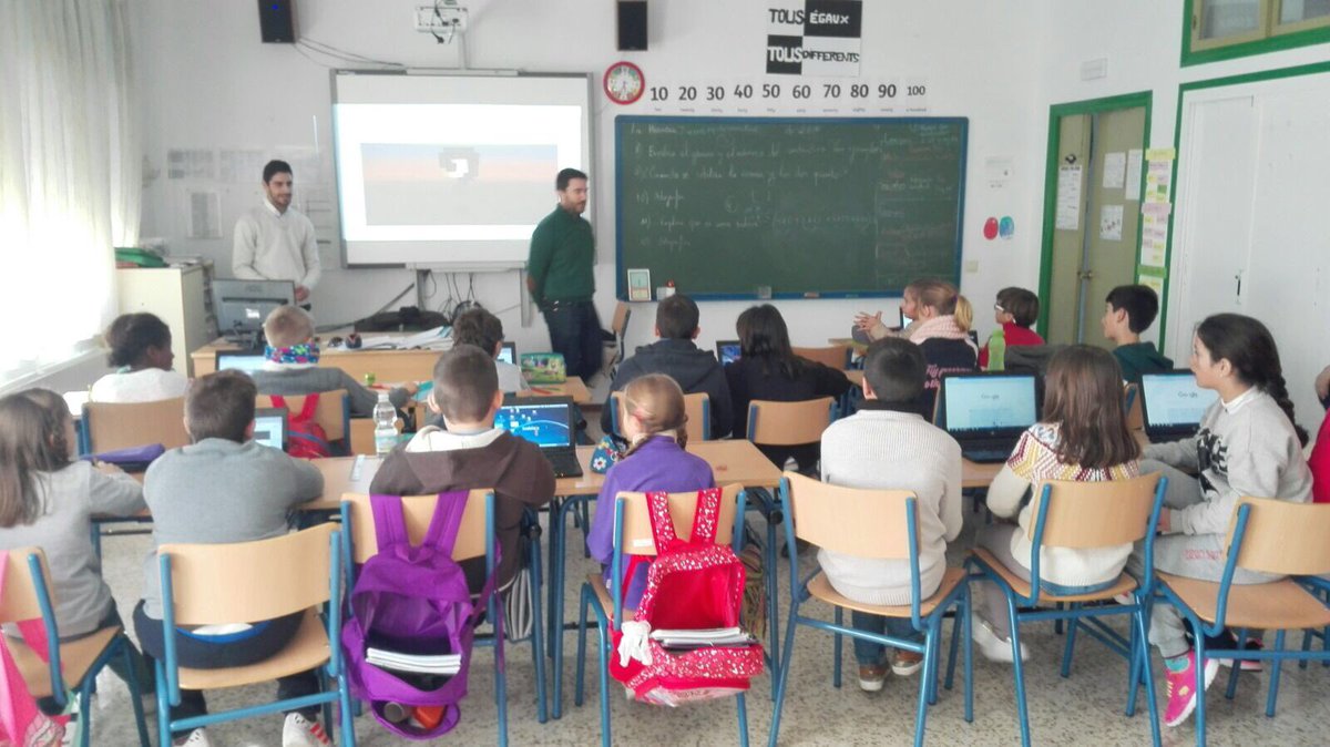 JavDelCar's tweet photo. Segundo año de participación #HourOfCode en el C.P.R. Atalaya con @franboinaverde y @anamalose. Genial la acogida y participación de los niños y profesores. @AccentureSpain https://t.co/QZQZi6WLsu